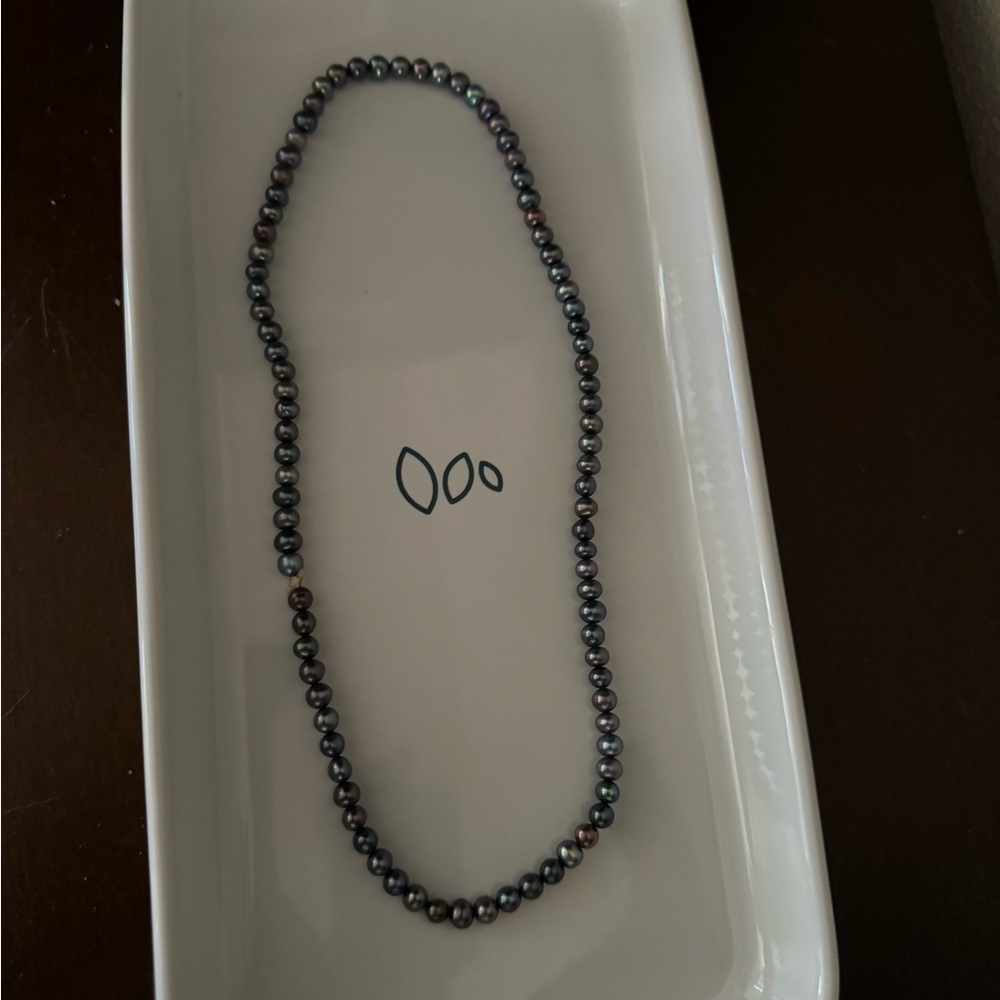 Black pearl necklace -faux - Picture 2 of 3